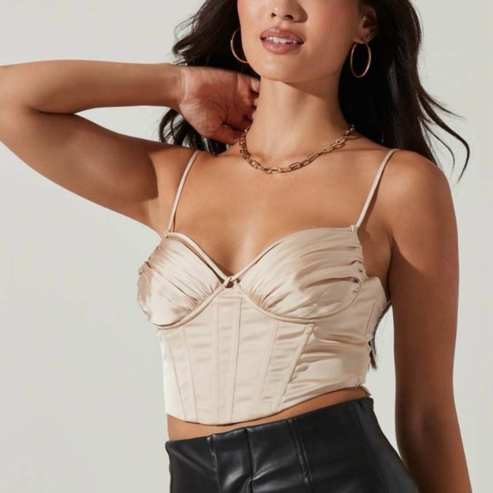 ASTR ⭐️NWT Capri Corset Satin Corset Top in Champagne